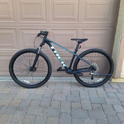 TREK MARLIN 6 MOUNTAIN BIKE 29 ER 1 X 10 SPEED LIKE NEW( CHECK MY OTHER BIKES)