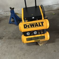 Compresor DEWALT 