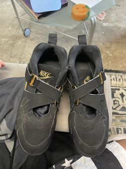 Nike air force max cb black and gold discount