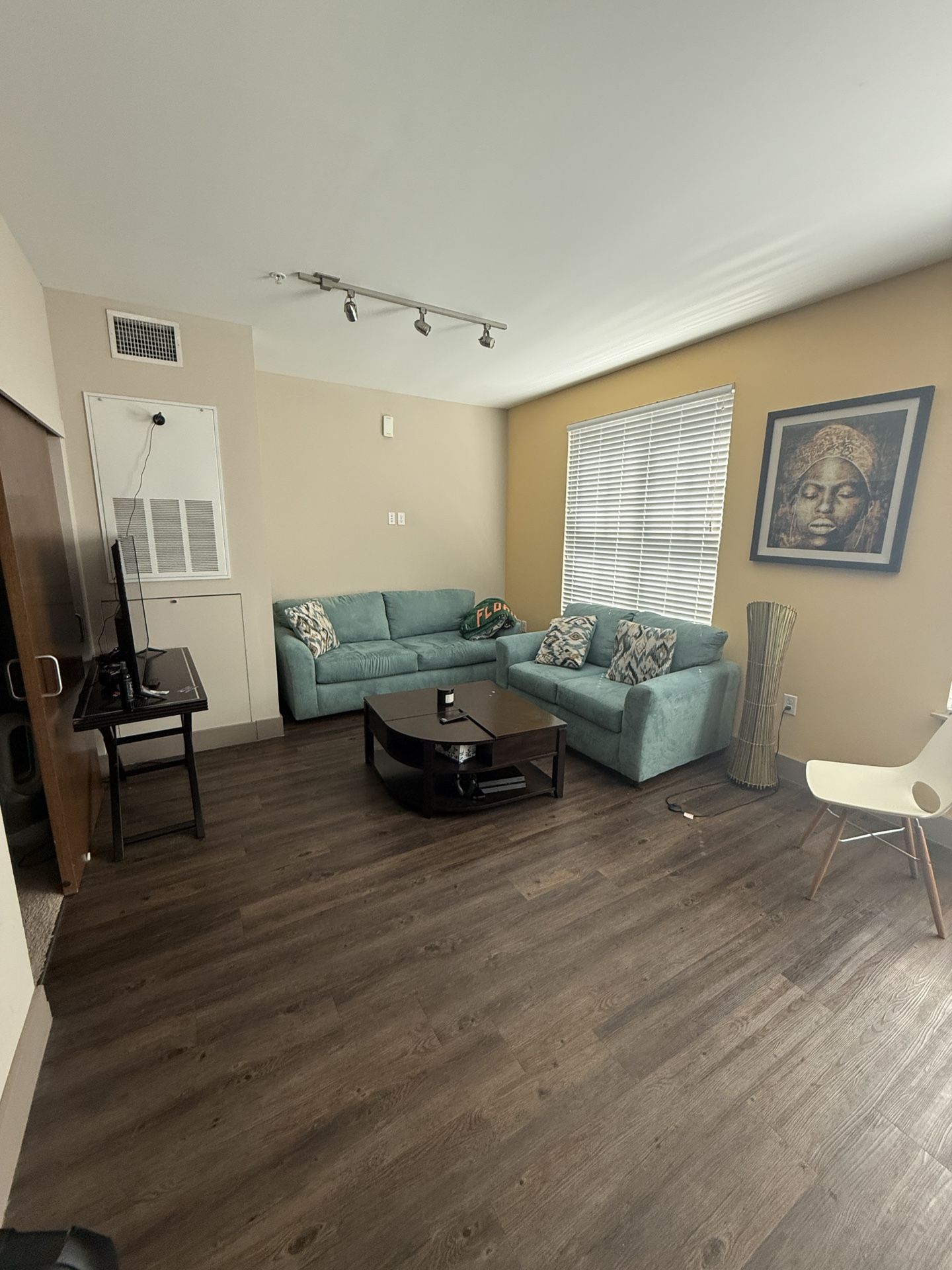 $250 Beautiful couch and loveseat looking for home