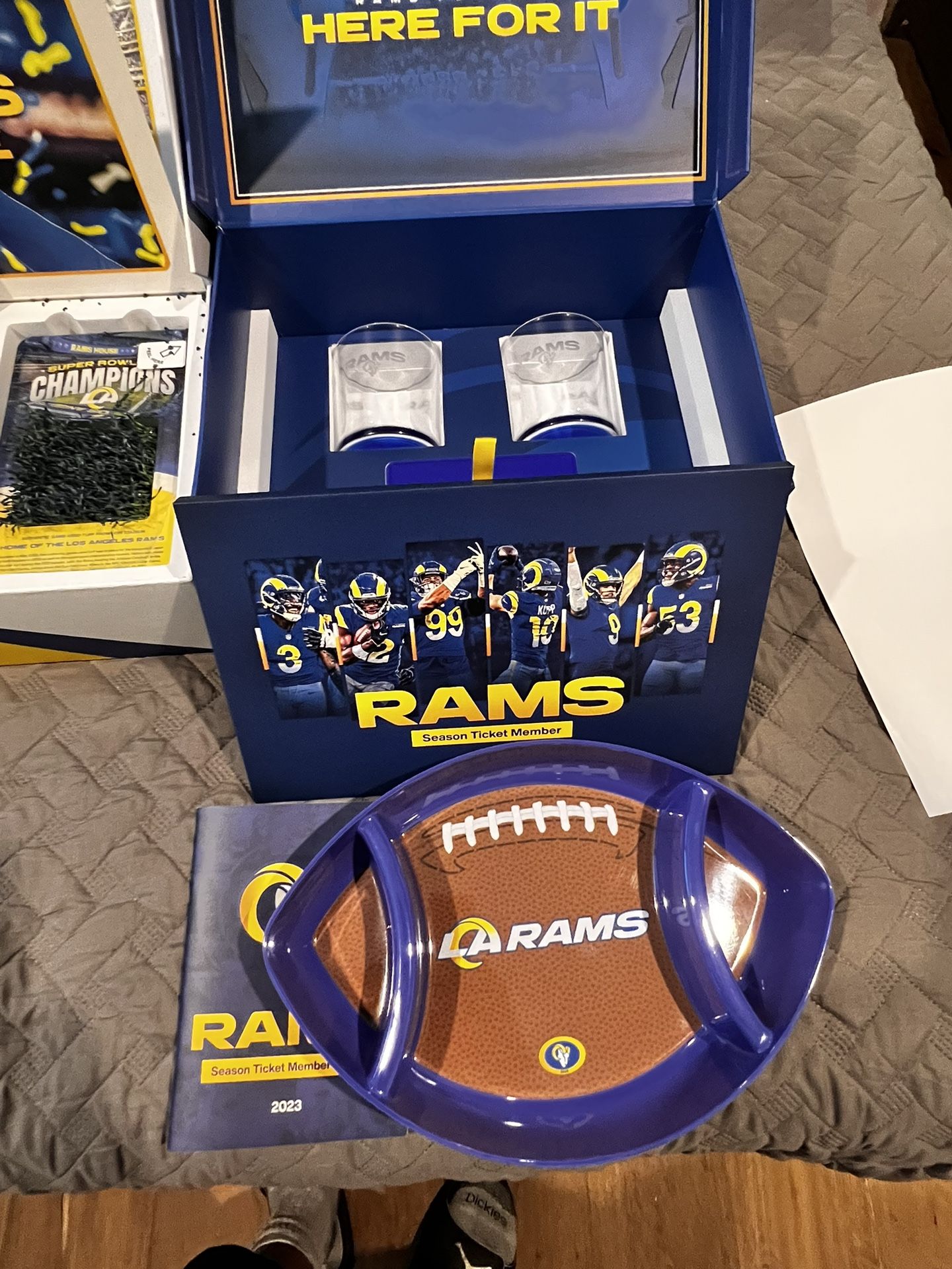 LA Rams Season Ticket Holder 2022 Gift Box for Sale in Highland, CA -  OfferUp