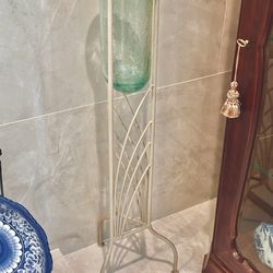 Vase on metal high stand