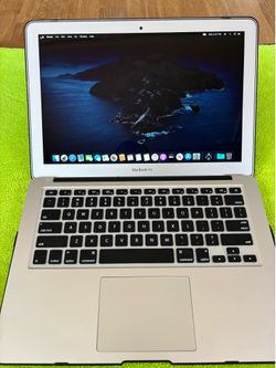 MACBOOK AIR