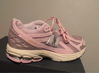 New Balance 1906R Pink Sneakers