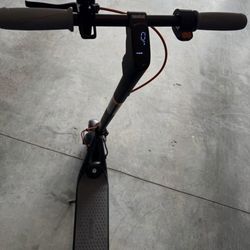 Ninebot F30 Electric Scooter