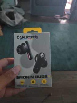 Skull candy smokin buds