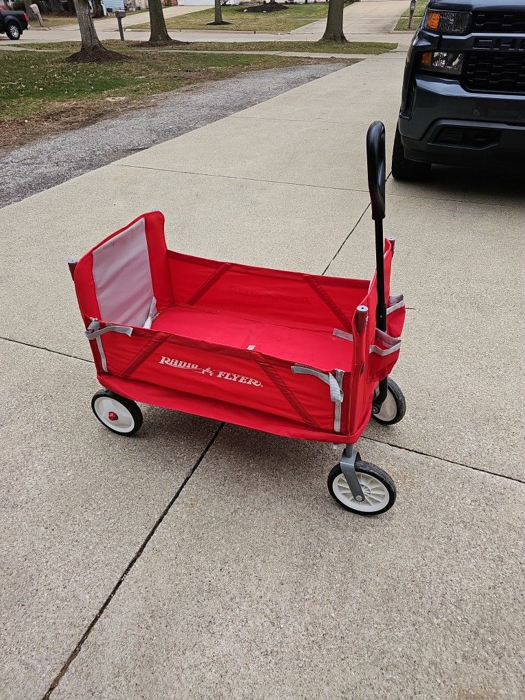 Radio Flyer Foldable Wagon