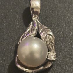 14k Gold, Natural Pearl and Diamond Pendant, 2.23 Grams