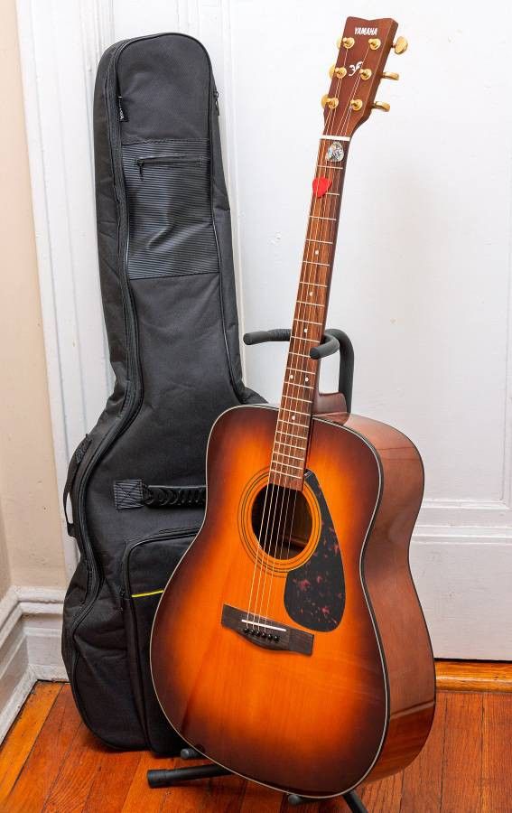 MNT Yamaha F335 Spruce Top Acoustic Guitar & Gigba