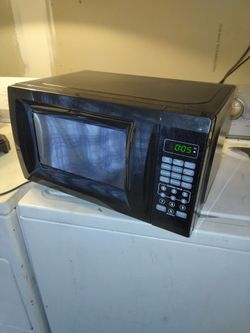Very nice little 700 watt microwave for sale in Pine Hills