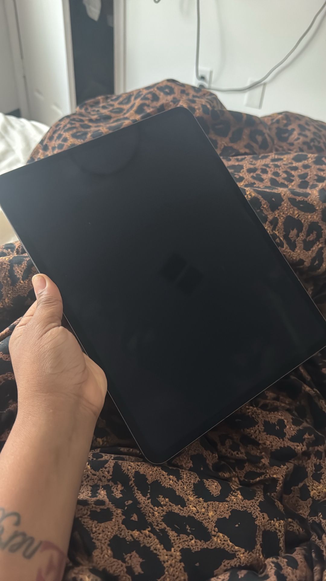 iPad Pro 13” (M4, 512GB, Wi-Fi + Cellular) — Like New + Apple Pencil