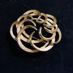 Sarah Coventry Signed Brooch
