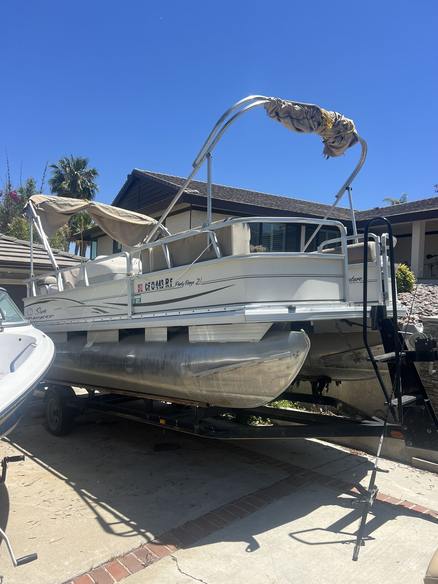 Pontoon boat 21