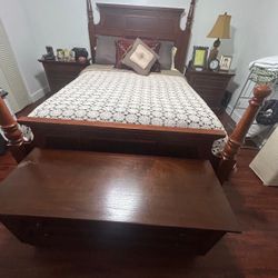 Elegant Solid Wood Bedroom Set – Queen Bed, Dresser with Mirror, 2 Nightstands & Storage Chest