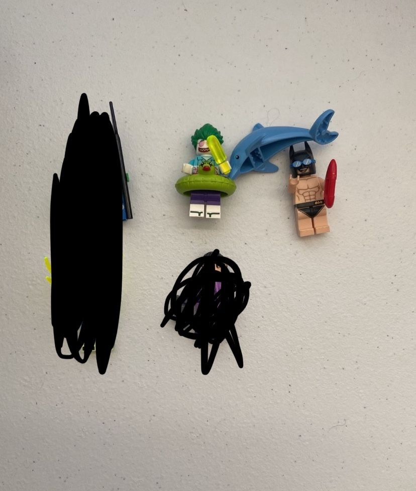 2 minifigures
