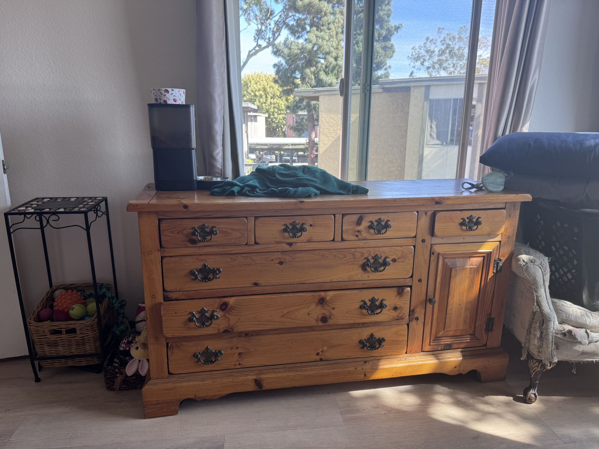 Long Dresser