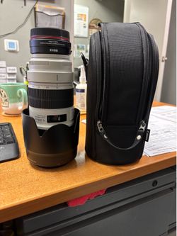 Canon RF 70–200mm f/2.8L IS USM Lens with Original Case