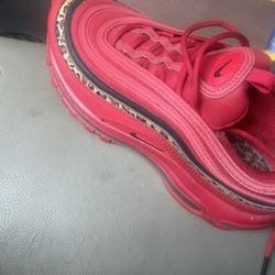 Nike Tennis Shoe      *BEST OFFER*