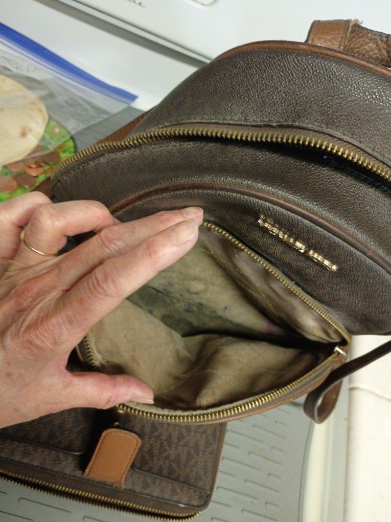 MICHAEL KORS Backpack Style Purse And Wristlet Wallet display picture 3
