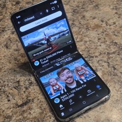 Z Flip5 Unlocked In Excellent Condition 