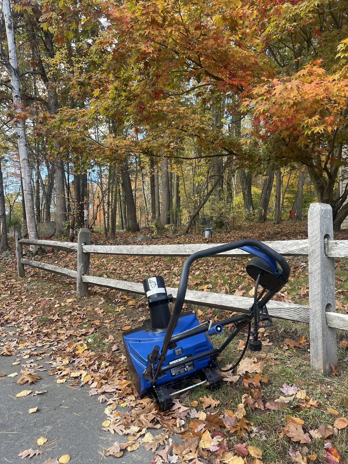 Snow Joe Electric Snow Thrower – Plug-In, Great for Walkways & Smaller Driveways