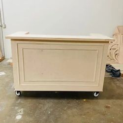 The Estate U-Shaped Bar