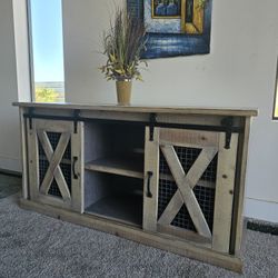 Credenza/buffet/sideboard 
