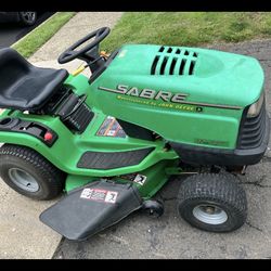 John Deere Sabre 42 Inch Lawn Tractor Riding Mower Great Condition 