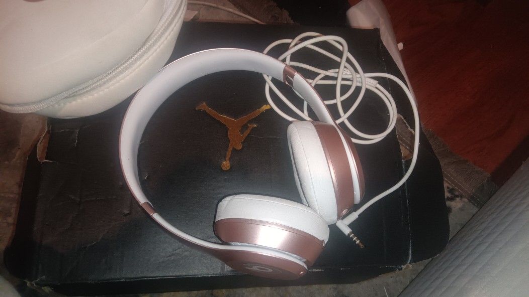 Beats Solo (Rose Gold )