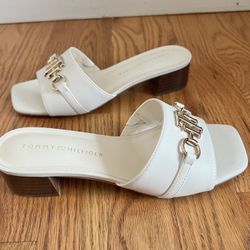 Tommy Hilfiger White Leather With Gold Chain