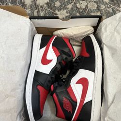 Never Worn Jordan 1 Mid - Perfect Condition Size 10 