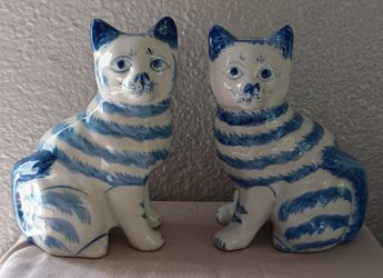 Pair Of Vintage Blue & White Porcelain Cat Figurines - Sitting Cats 4.5" Tall.