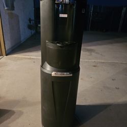 Water dispenser hot and Cold.
