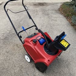 Toro Power Clear R*Tek 141cc 2-cycle Gas Snow Blower 