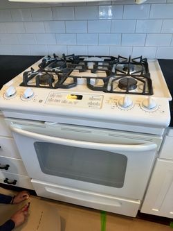 GE White Gas Range Slide-In Stove
