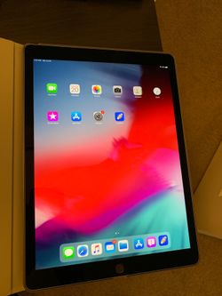 iPad Pro 12.9inch (2nd gen) Pristine condition!