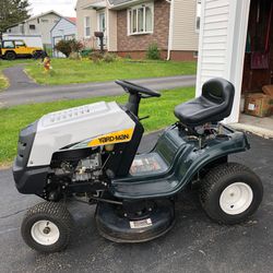 Lawn tractor 