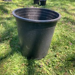 Black Heavy Resin Planter Pot 