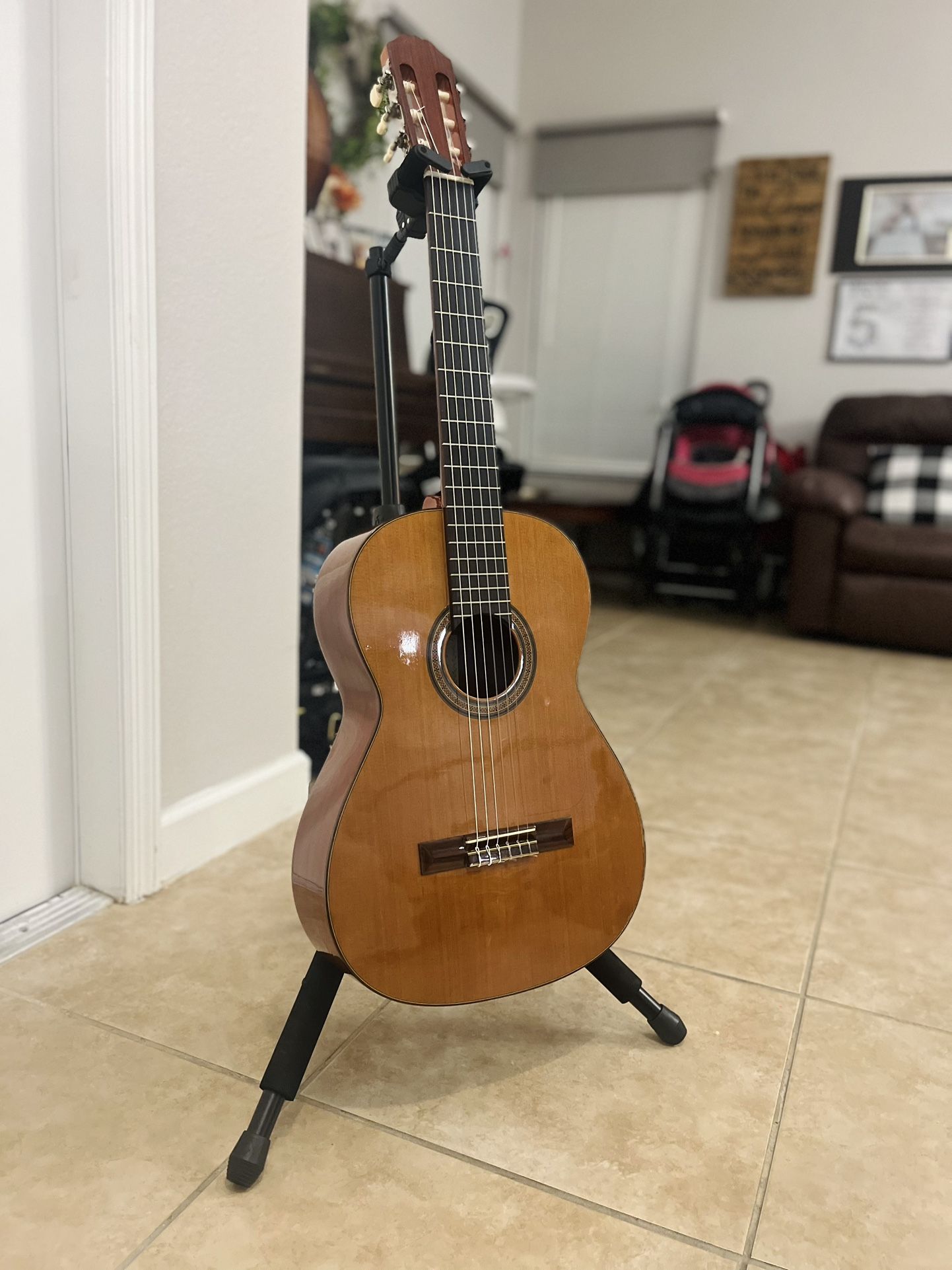 Aria AC25 Classical Guitar w/Taylor Hardcase