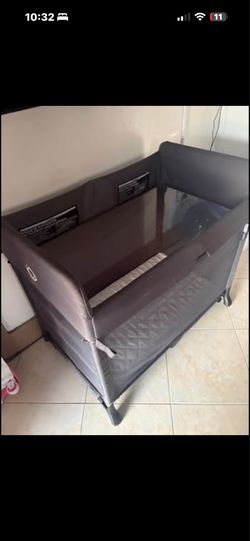 Pack an play bassinet