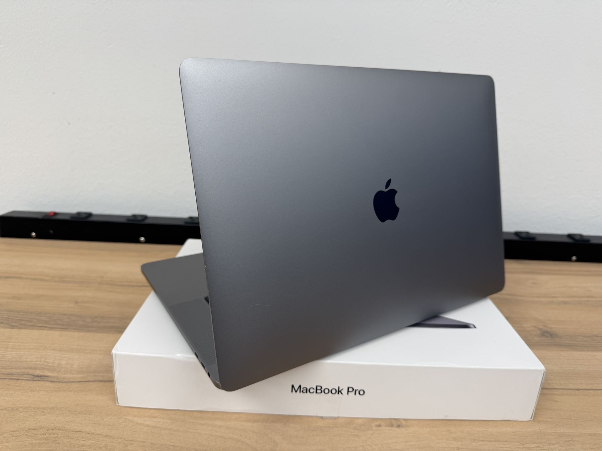 MacBook Pro 16 Inch **64GB RAM 1TB Only $899