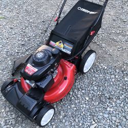 Super nice Honda, powered troy Bilt 21 inch self-propelled lawnmower
