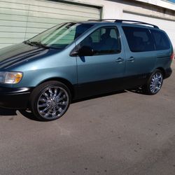 2000 Toyota Sienna