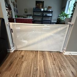 Retractable Baby Gate/ Dog Gate
