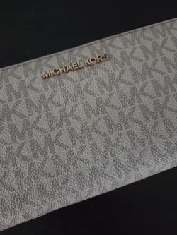 Michael Kors Wristlet Wallet