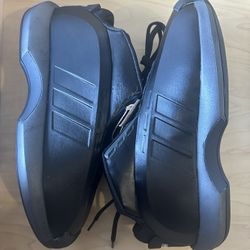 Adías Koby Bryant , Men’s Shoes, Size # 9.5 , $100 Firm 