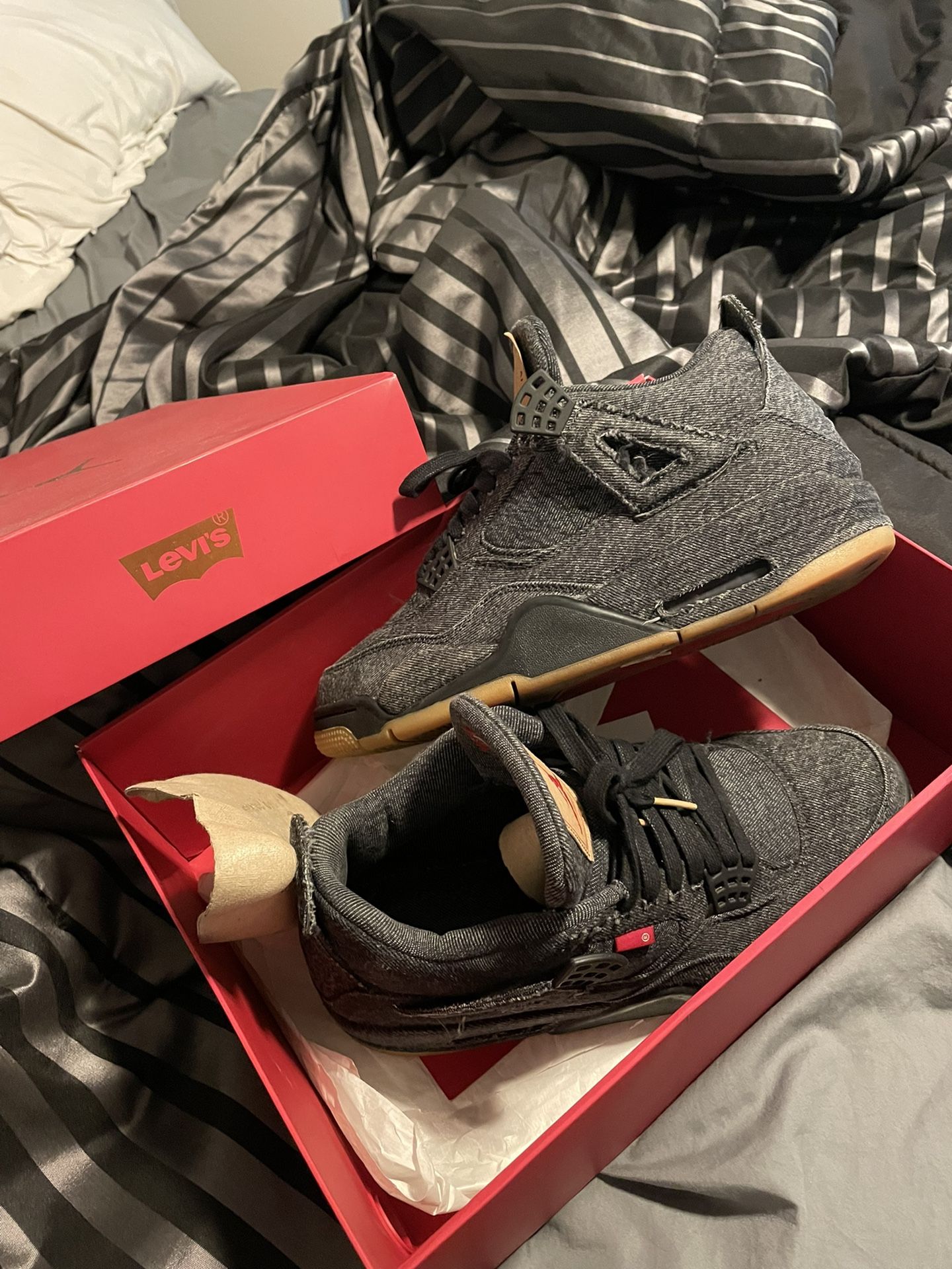 Black denim Levi 4s (blank tag)