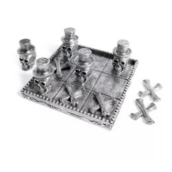 Grandin Road Halloween Prop Skull Head With Bones 10” Tic Tac Toe Game (gr)