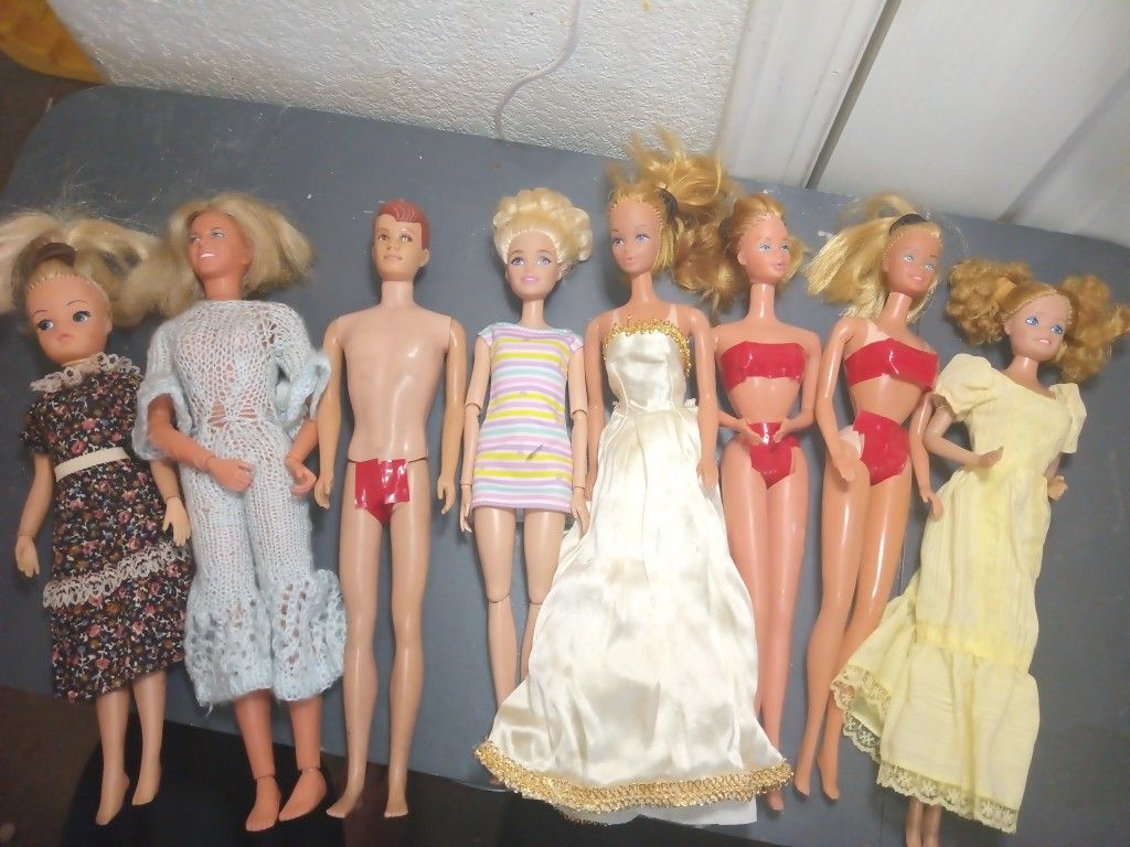Lot Of (8) Vintage Barbies