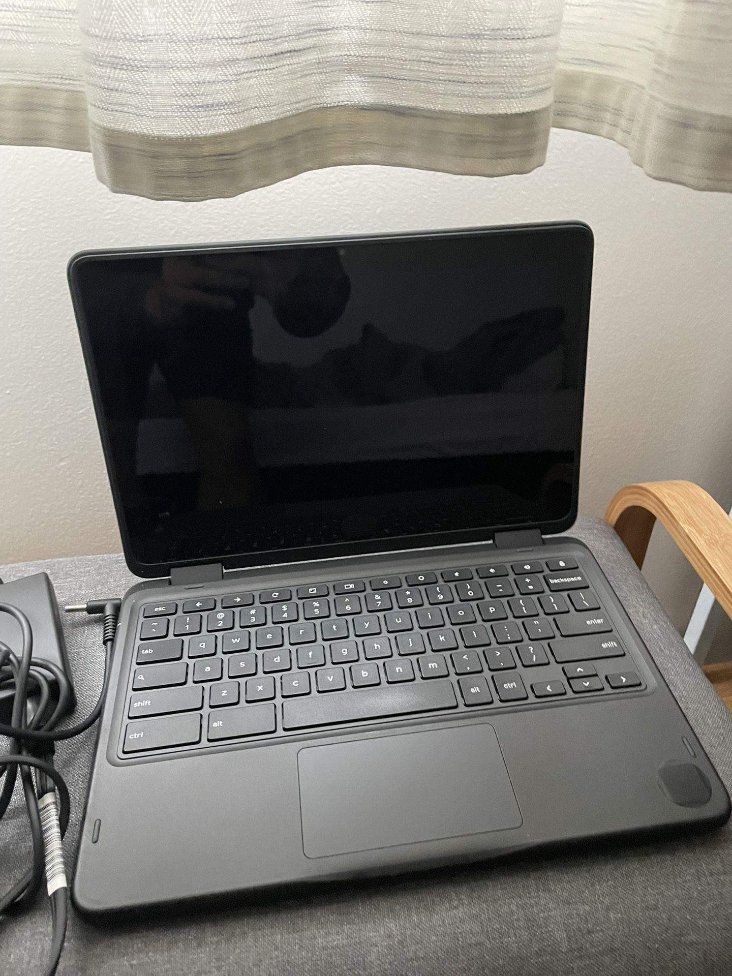 Laptops Brand new Dell and Chrome Book 2 For 300